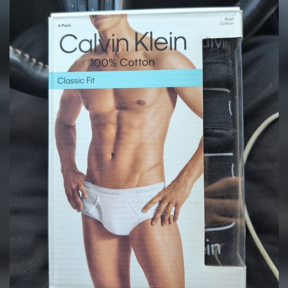 Calvin Klein Men's Classic Black and White Briefs 4 Pk Size M